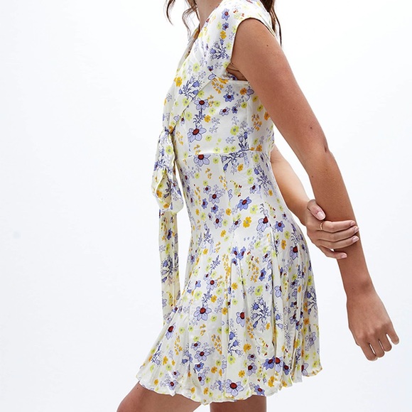 FREE PEOPLE
Women's White It Takes Two Wrap Dress.  Size small. New no tags - Picture 6 of 7